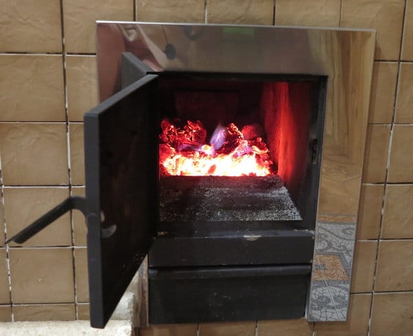 Из-за неправильного устройства отопительных печей горят частные дома и зимние кухни свободненцев. Новости