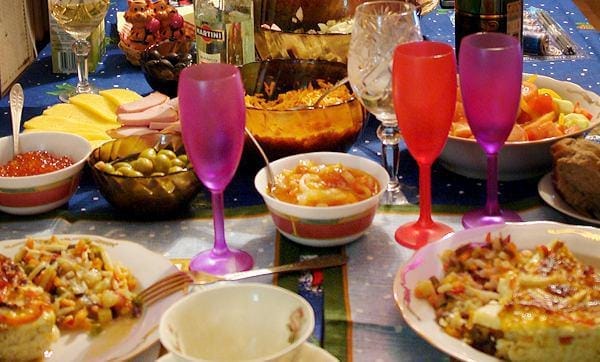 Роспотребнадзор назвал самые опасные блюда новогоднего стола