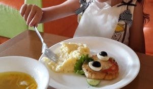 В школах и детсадах Приамурья выявили массу нарушений в организации питания