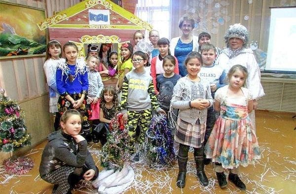 Дом народного творчества провёл новогодние представления для свободненских детей и их родителей