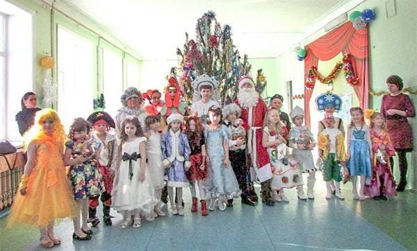 Дом народного творчества провёл новогодние представления для свободненских детей и их родителей