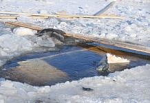 Водителя грузовика, ушедшего под лёд на Зее около Свободного, водолазы не обнаружили