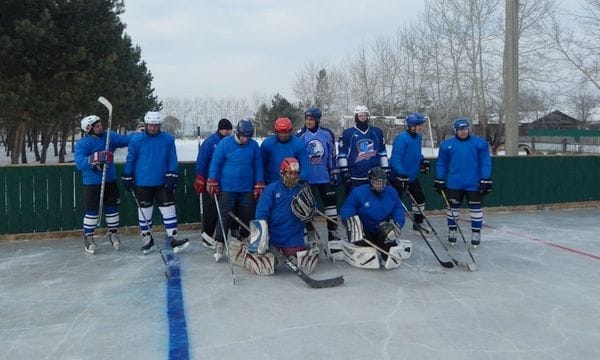 В амурском селе Новгородка открыли новую хоккейную коробку