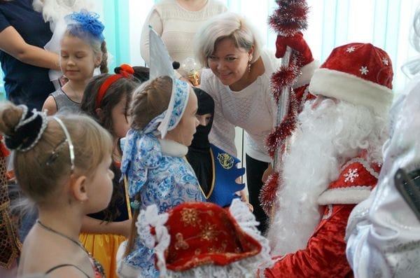 Дед Мороз и Снегурочка из полиции поздравили юных жителей Циолковского с наступающим Новым годом