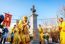Во Владивостоке открыли памятник императору Николаю II