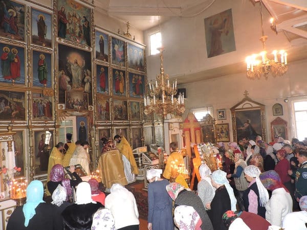 Праздничную литургию в Свято-Никольском храме Свободного служили 7 священников. Новости