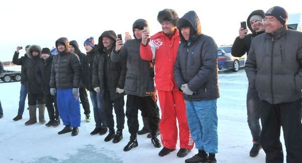Амурские автогонщики проверили на прочность свободненский лёд . Новости