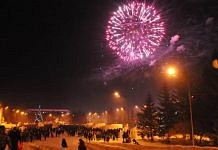Новогоднее представление на центральной площади Свободного закончилось ярким фейерверком