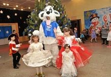 Белый медведь из «Единой России» поздравил свободненских детей с Новым годом
