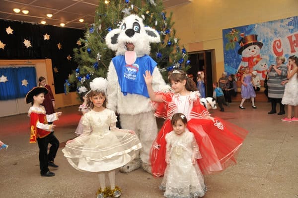 Белый медведь из «Единой России» поздравил свободненских детей с Новым годом. Новости