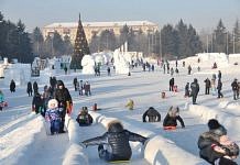 Снежные фигуры с новогодней площади Свободного набирают популярность в социальных сетях
