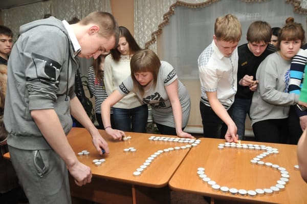 200 свечей зажглись в Свободном в память о жертвах блокадного Ленинграда. Новости