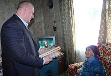 В Свободненском районе поздравили 90-летнюю жительницу