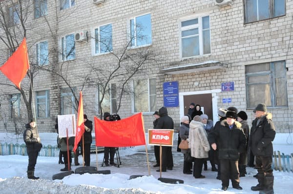 Коммунисты Свободного вышли на февральский пикет в защиту жилищных прав граждан. Новости