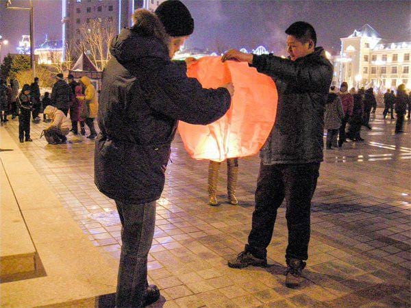 Китайцы отметили Праздник фонарей