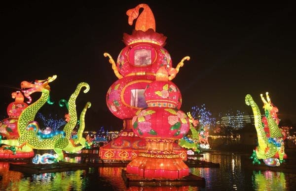 Китайцы отметили Праздник фонарей