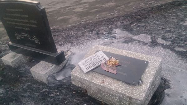 На Мемориале Славы в Свободном вандалы осквернили памятные плиты. Новости