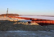 Строители Амурского ГПЗ возвели причальную стенку на реке Зея около Свободного