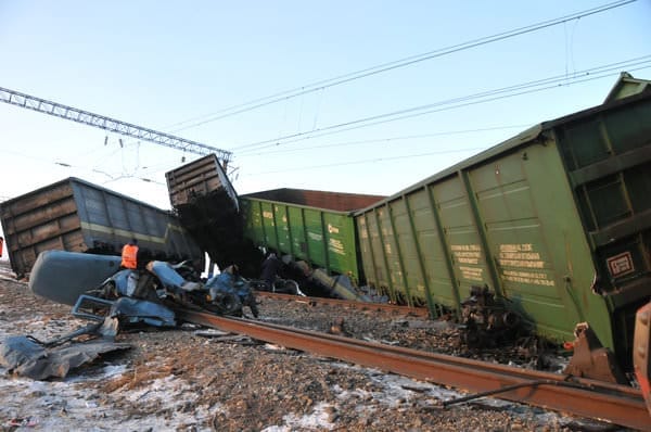Почти сутки шли восстановительные работы на месте столкновения поезда с грузовиком в Амурской области. Новости