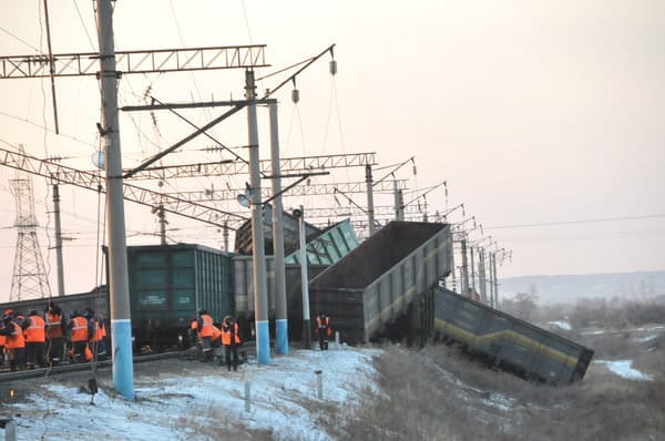 Почти сутки шли восстановительные работы на месте столкновения поезда с грузовиком в Амурской области. Новости