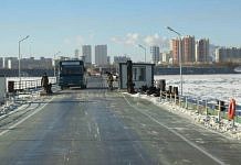 По понтонному мосту между Благовещенском и Хэйхэ этой зимой чаще ездили российские туристы