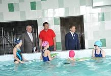 Губернатора порадовало настроение сотрудников и посетителей свободненского бассейна