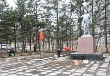 Памятники Ленину в Свободном встретили Первомай ухоженными