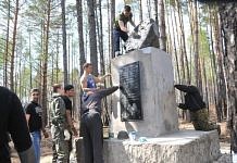 Спортсмены из Свободного восстановили заброшенный памятник партизанам на месте Чудиновского боя