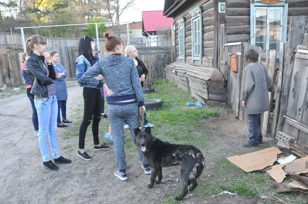 Волонтёры взяли под свой контроль ситуацию с останками животных в одном из дворов Свободного. Новости