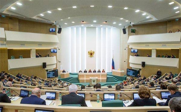 Совет Федерации отклонил фантазии сенатора о запрете на выезд самозанятых граждан