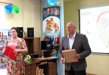 Детской библиотеке Свободного по случаю 80-летия подарили 80 тысяч рублей на покупку книг