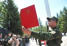 Солдатская присяга и вручение паспортов в Свободном прошли на День России с участием губернатора