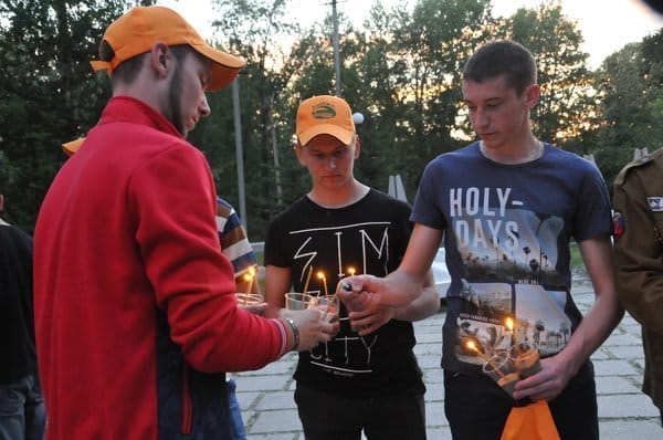 Акция «Cвeчa памяти» вновь объединила разные поколения свободненцев. Новости