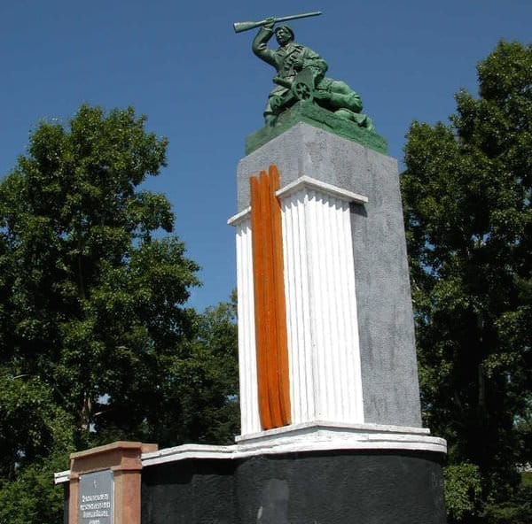 Ветеран-краевед просит привести в порядок памятники к юбилею Свободного. Новости
