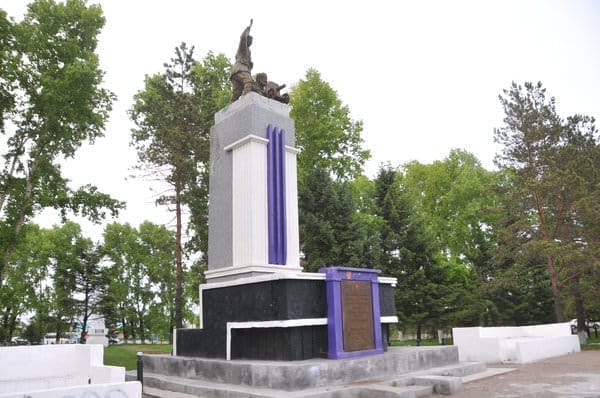 Ветеран-краевед просит привести в порядок памятники к юбилею Свободного. Новости