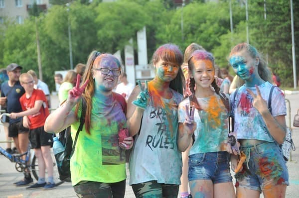 На площади Свободного веселилась разноцветная молодёжь. Новости