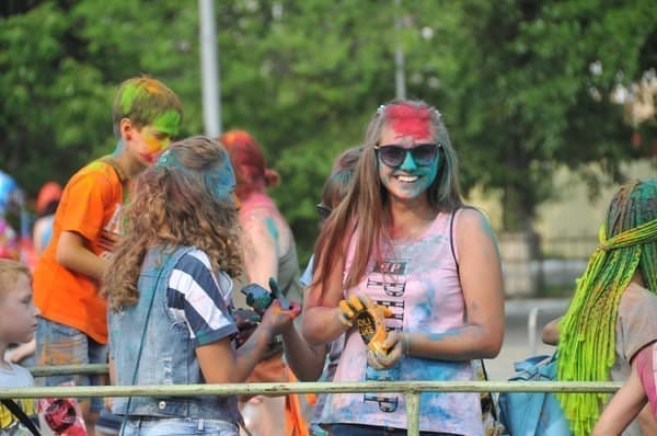 На площади Свободного веселилась разноцветная молодёжь. Новости