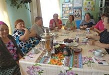 Жители одного из сёл Свободненского района собрались в библиотеке на …чаепитие