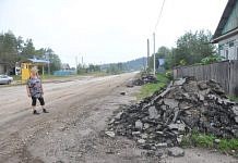 Дороги микрорайона Дубовка в Свободном остались без асфальта и теперь добиваются ливнями