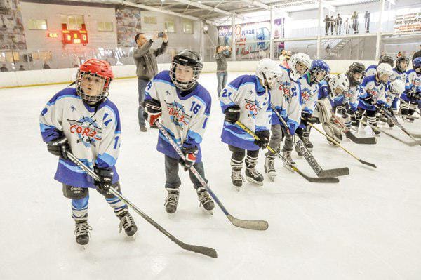 Свободненцев приглашают записать детей в секции хоккея и фигурного катания. Новости