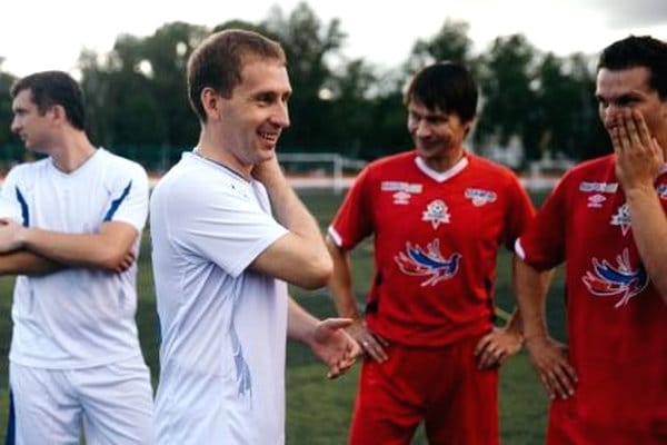Амурчане обыграли в футбол звёзд команды «Старко» на юбилее в Свободном. Новости
