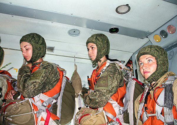 Воздушно-десантную подготовку проходят все девушки-военнослужащие на Дальнем Востоке. Новости