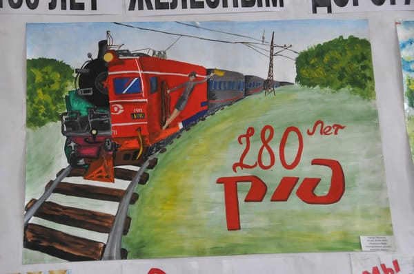 Железнодорожный вокзал в Свободном украсили детские рисунки. Новости