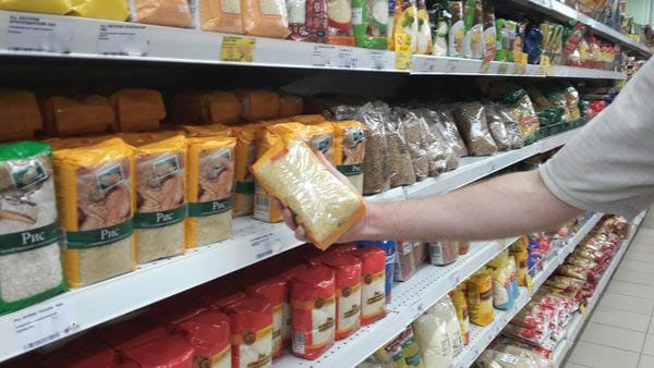 Цены на основные продукты питания в России продолжают снижаться