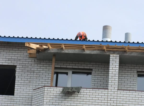 Погибший на стройке в Свободном гражданин Китая упал с 4-го этажа. Новости