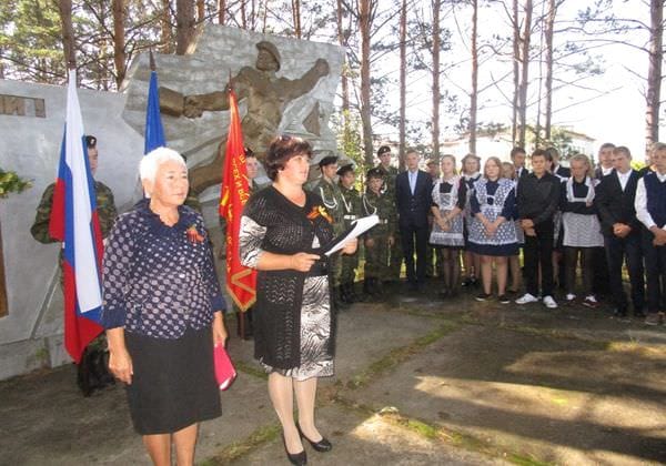 В Костюковке почтили память павших во Второй мировой войне