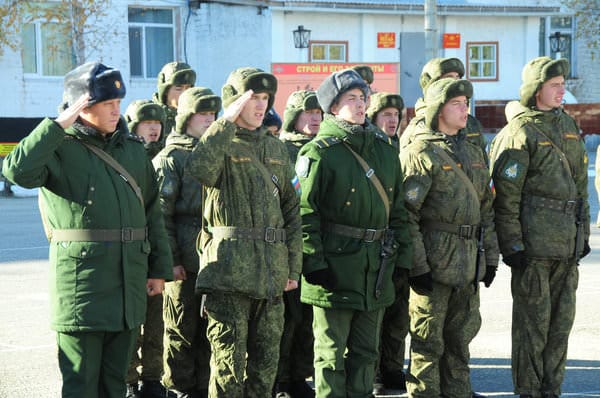 Большинство россиян назвали 23 февраля праздником военнослужащих