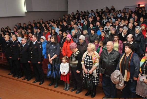 Амурские полицейские посвятили концерт в Свободном геройски погибшим коллегам. Новости