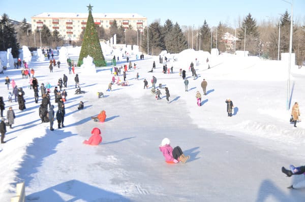 Новогоднюю площадь в Свободном вновь заполнят горки и снежные фигуры. Новости