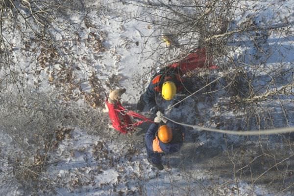 Амурские спасатели десантировались из вертолёта без парашютов и с собаками